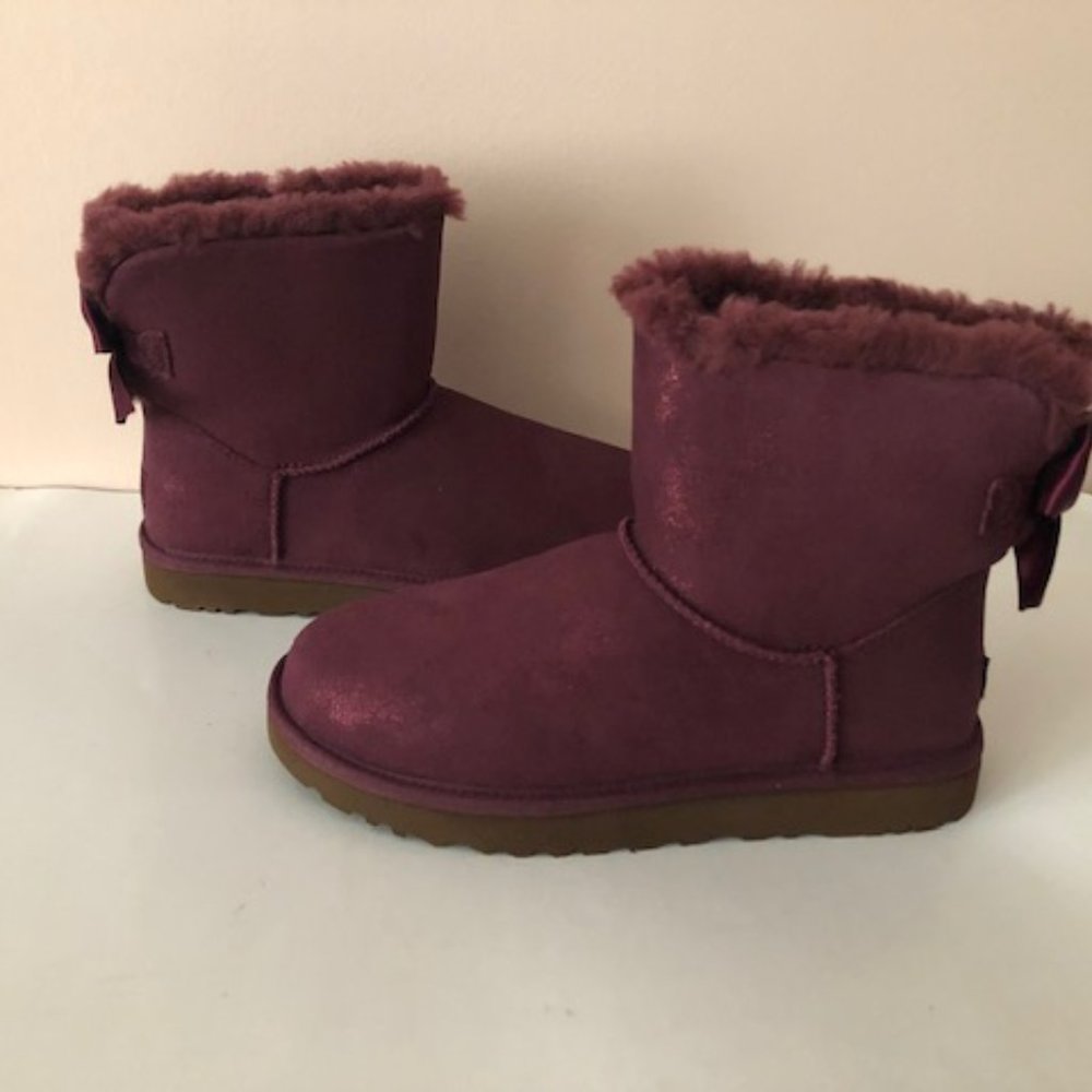 UGG Mini Bailey Bow Glimmer Metallic Suede Boot. Size: 8 - Picture 2 of 13